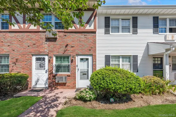 25 Springwood DR, North Babylon, NY 11703