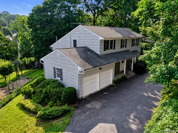 49 E Ridge LN, Mount Kisco, NY 10549