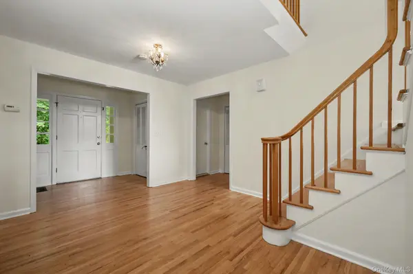 49 E Ridge LN, Mount Kisco, NY 10549