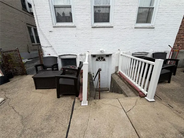 29-27 200th ST, Bayside, NY 11360