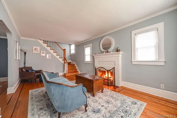 6 Troy PL, Merrick, NY 11566