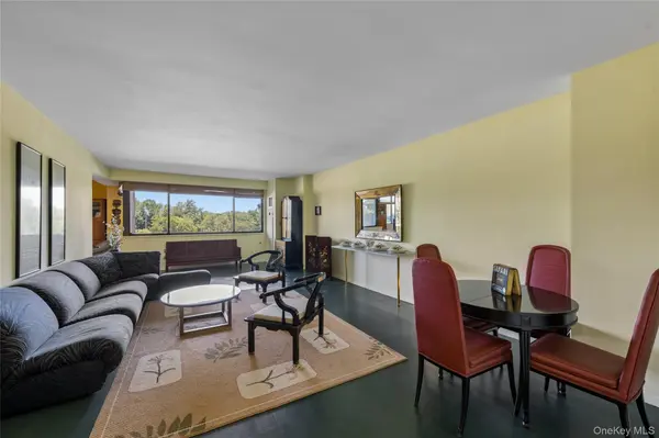 27010 Grand Central Pkwy #4H, Floral Park, NY 11005