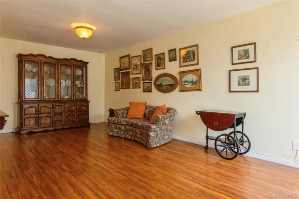 51 Alhambra DR #51, Oceanside, NY 11572