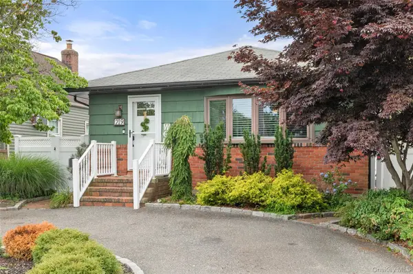 219 Venetian BLVD, Lindenhurst, NY 11757