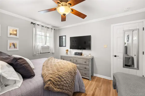 219 Venetian BLVD, Lindenhurst, NY 11757
