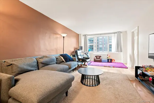 70-25 Yellowstone BLVD #7X, Forest Hills, NY 11375