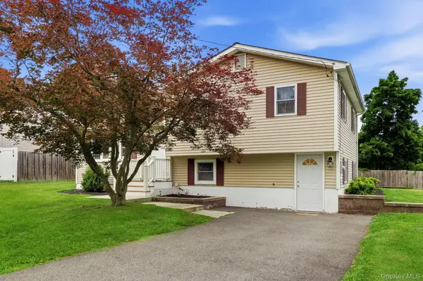 47 Riverview DR, Fishkill, NY 12524