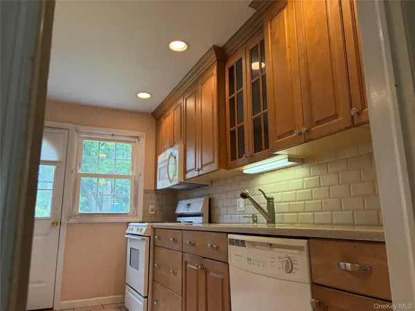 87 Parkway DR, Westbury, NY 11590