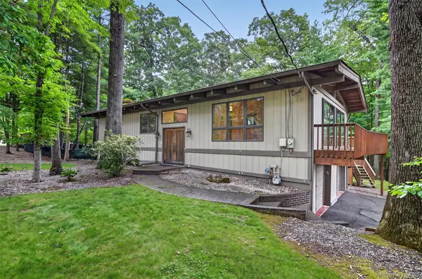 2 Catalina CT, Suffern, NY 10901