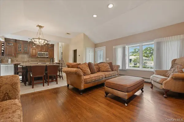 1279 Paul ST, Seaford, NY 11783