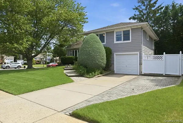 1279 Paul ST, Seaford, NY 11783