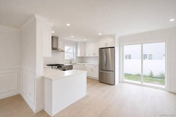 1316 R ST, Elmont, NY 11003