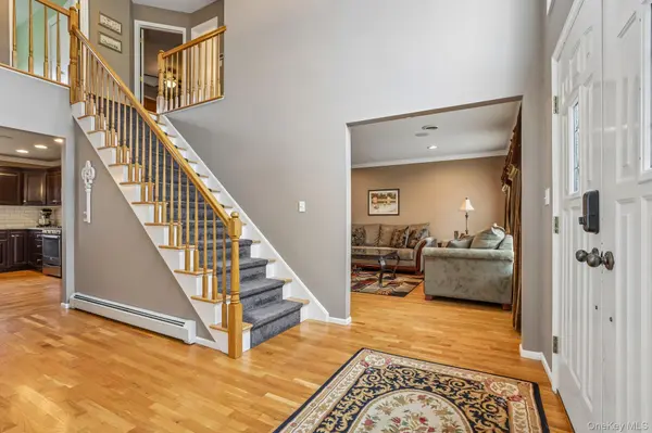 22 Bittern DR, Nanuet, NY 10954