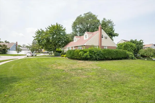 1162 Whitehall LN, Wantagh, NY 11793