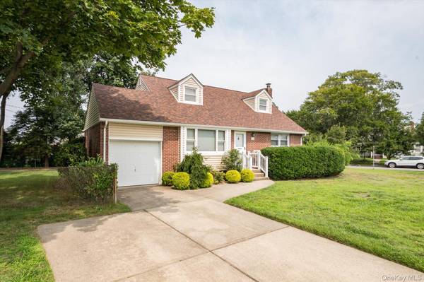 1162 Whitehall LN, Wantagh, NY 11793