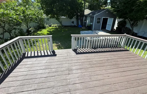 62 Willett AVE, Sayville, NY 11782