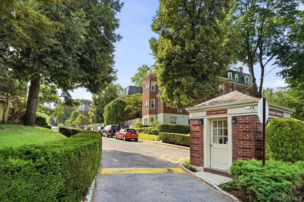 7 Chateaux CIR #7x, Scarsdale, NY 10583