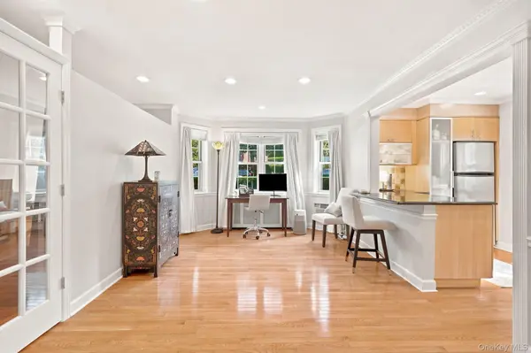 7 Chateaux CIR #7x, Scarsdale, NY 10583