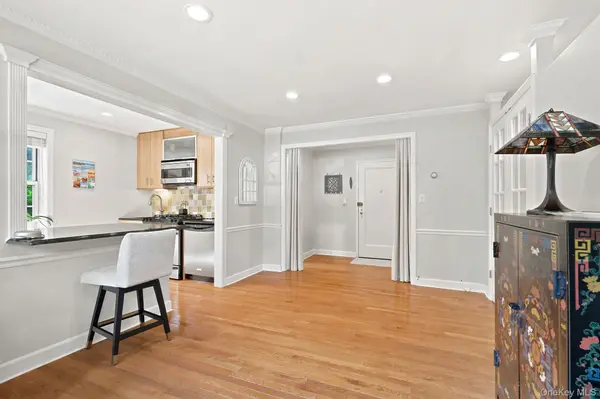 7 Chateaux CIR #7x, Scarsdale, NY 10583