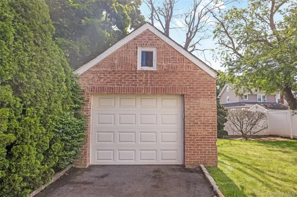 69 Vernon AVE, Rockville Centre, NY 11570