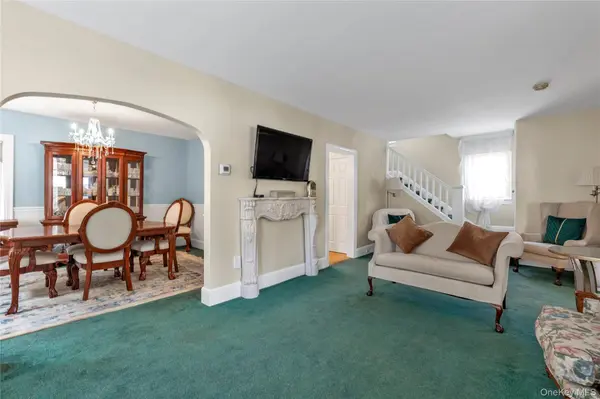 144 Buckingham PL, Lynbrook, NY 11563