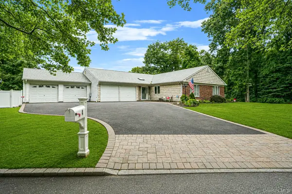 4 Missouri AVE, Mount Sinai, NY 11766