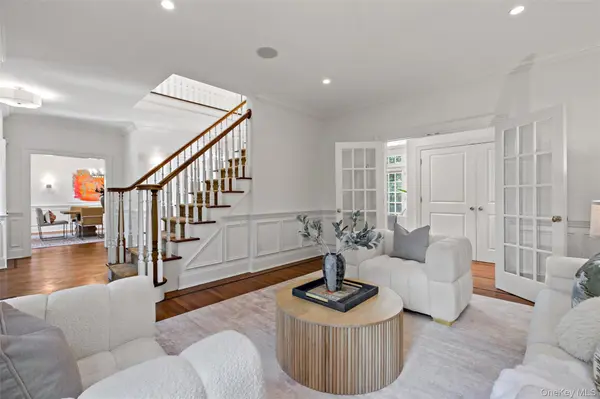 18 Sammis LN, White Plains, NY 10605