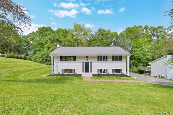 26 Kendell DR, Wappingers Falls, NY 12590