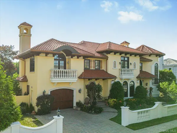 81 Montgomery BLVD, Atlantic Beach, NY 11509