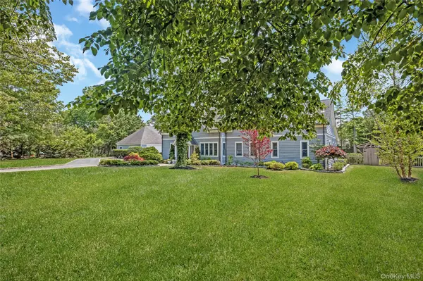 14 Danes ST, Blue Point, NY 11715