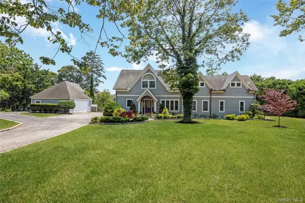 14 Danes ST, Blue Point, NY 11715