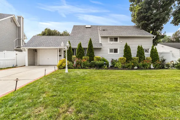 158 Blueberry LN, Hicksville, NY 11801