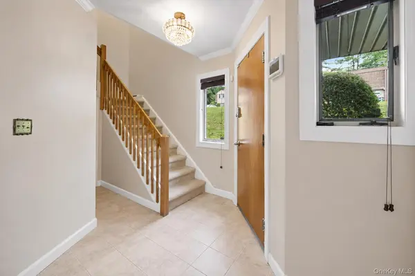 17 High Meadow TRL, Peekskill, NY 10566