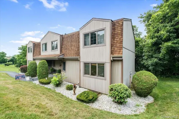 17 High Meadow TRL, Peekskill, NY 10566