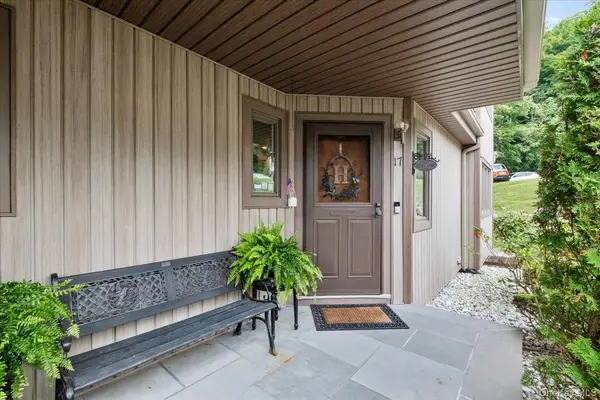 17 High Meadow TRL, Peekskill, NY 10566