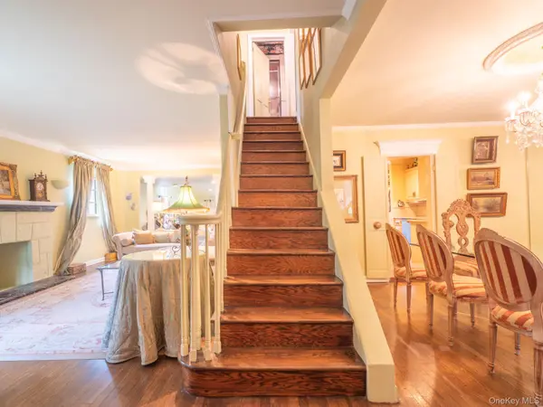 69-78 180th ST, Fresh Meadows, NY 11365