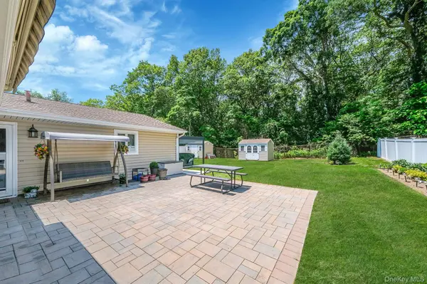 150 Rosemont AVE, Farmingville, NY 11738