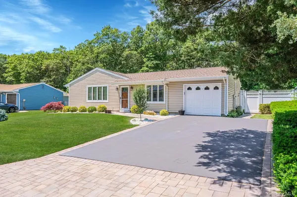 150 Rosemont AVE, Farmingville, NY 11738