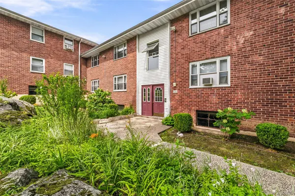 836 N Broadway #2D, Yonkers, NY 10701