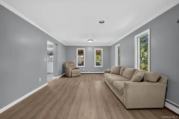 174 Beaver DR, Mastic Beach, NY 11951
