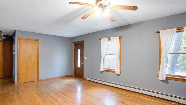 29 Boatheaders LN, East Hampton, NY 11937