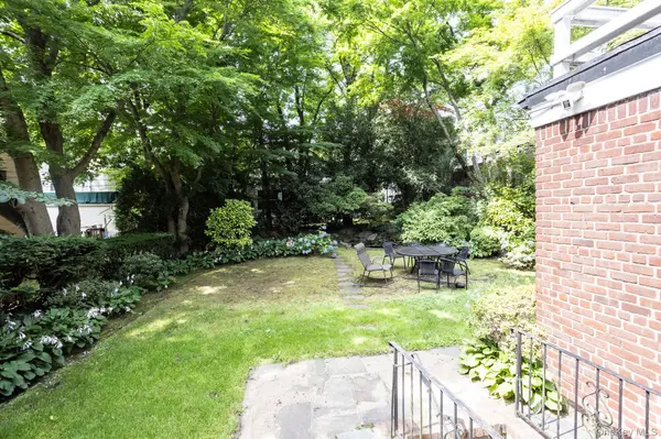 80-82 222nd ST, Hollis Hills, NY 11427