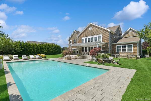 22 Summer DR, Southampton, NY 11968