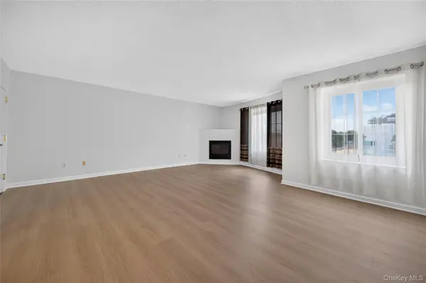 242 Maple AVE #504, Westbury, NY 11590