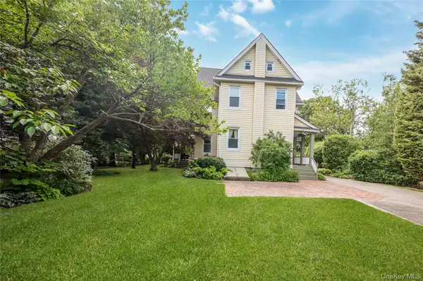 67 Davison PL, Rockville Centre, NY 11570
