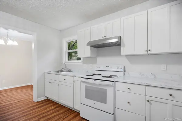 3 Aspen RD, Mastic Beach, NY 11951