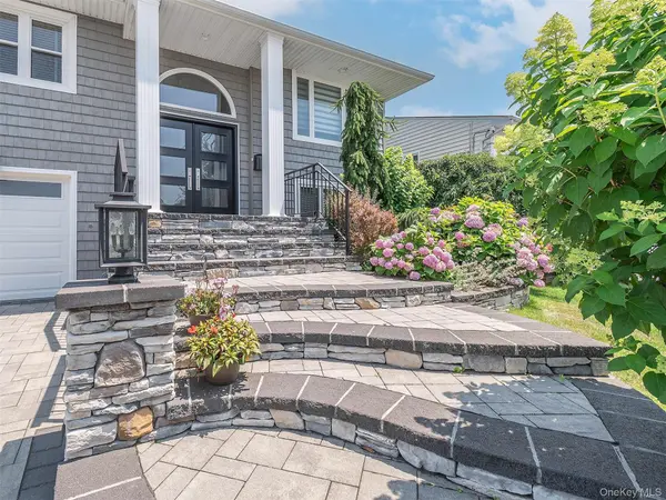 2923 Len DR, Bellmore, NY 11710