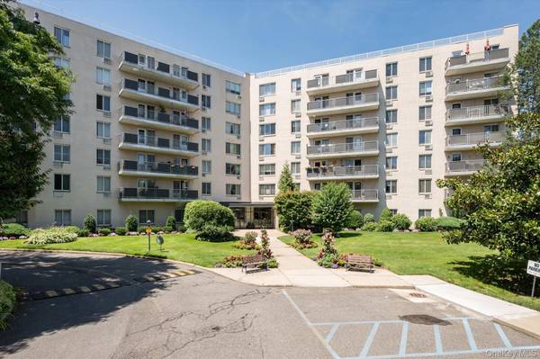 135 Post AVE #3R, Westbury, NY 11590