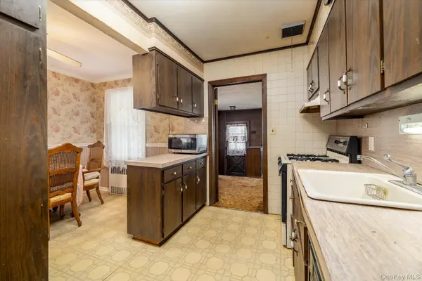 187 Raff AVE, Floral Park, NY 11001