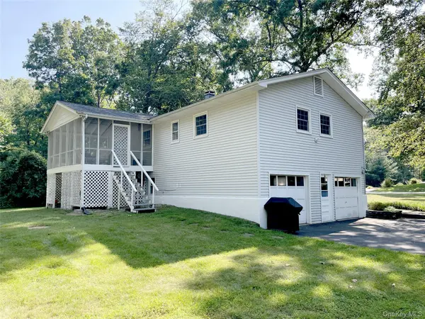 43 Julie DR, Hopewell Junction, NY 12533